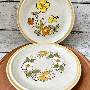 Vintage Stoneware Garden Festival Plates Prairie flowers sunshine flowers 1970s Retro Kitchen Collectible