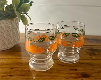 Vintage 1950's Small Glass Orange Juice Pitcher Tilted Ball Design and 4 Juice  Glasses Decorated With Oranges - Etsy