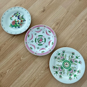 Wall Plates Trio| Chinese Porcelain Plates| Chinese Famille Rose | Chinoiserie Chic | Grandmillennial Decor| Plate Wall Vintage