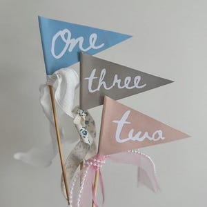 Drapeaux d'anniversaire imprimables | 1-10 ans | 3 couleurs disponibles | Décoration de gâteau, accessoire photo, accessoire photo d'étape importante, décorations d'anniversaire, drapeau d'âge