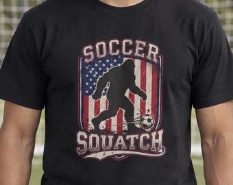 T-shirt Bigfoot du foot ! T-shirt de foot, T-shirt Yehti, T-shirt Sasquatch, T-shirt humoristique, T-shirt foot fun, Drapeau américain