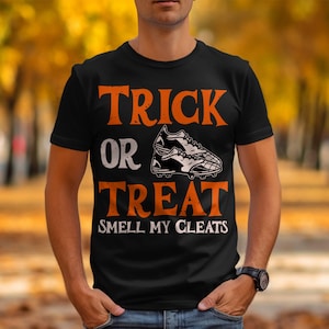 トリック・オア・トリート...私のスパイクの匂いを嗅いで！サッカーウィーン。ハロウィンシャツ、ハロウィンテーマシャツ、ハッピーハロウィンシャツ、ハッピーハロウィンサッカーシャツ