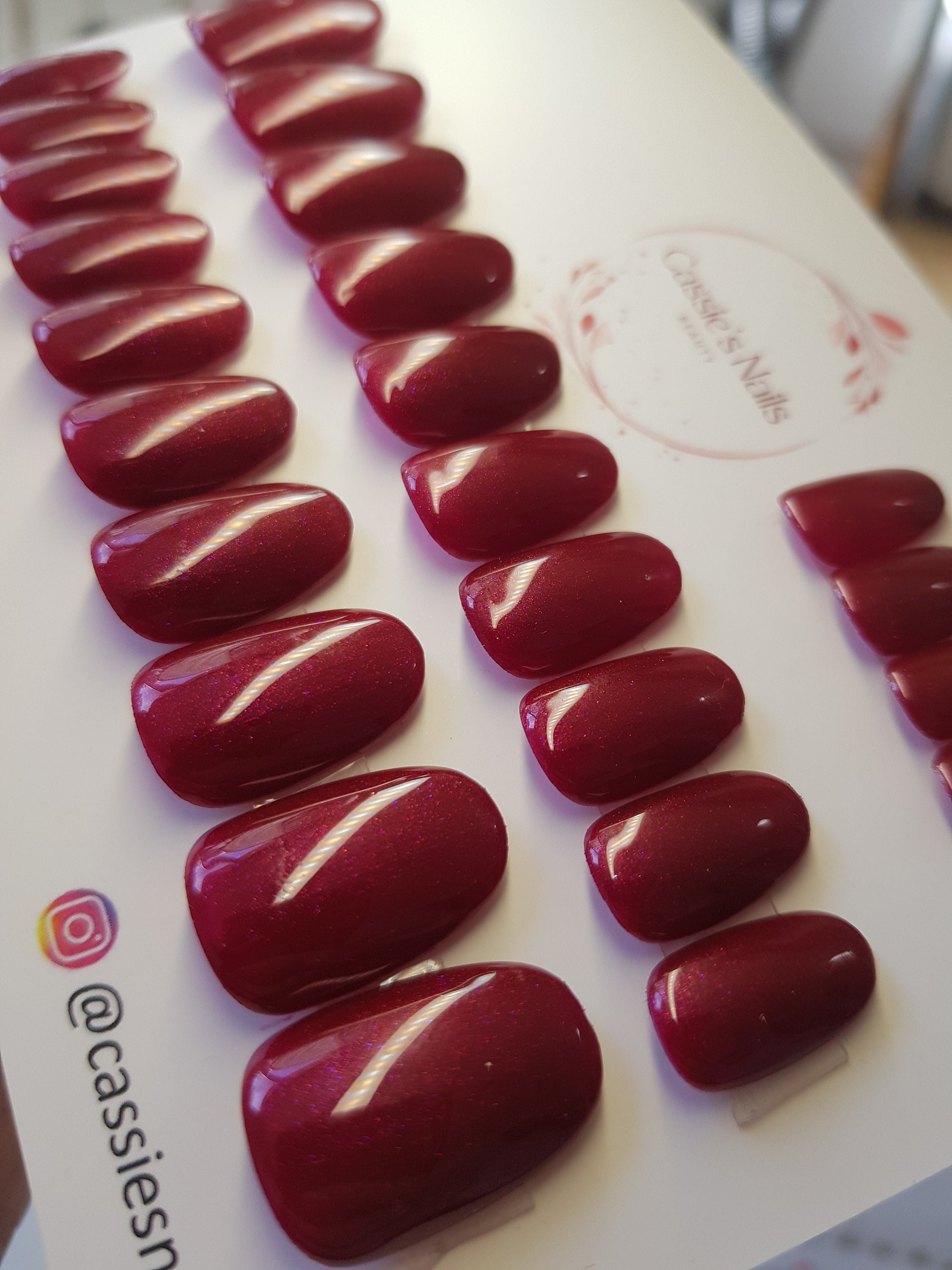 Lot De 120 Faux Ongles Ovales Rouges à Coller - Longueur Moyenne, Neuf