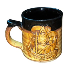 Vintage London Souvenir Mug – British Royal Guard Relief – Two-Tone Glaze – Rustic Ceramic Coffee Cup – UK Travel Collectible