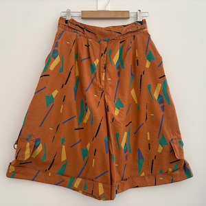 1980s Vintage Funky Geometric Pattern Orange Summer Shorts Bermudas