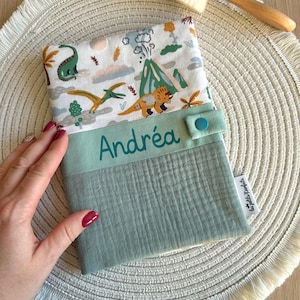 Protège carnet de santé personnalisé prénom | Dinosaure | Modèles au choix I Broderie ou flex I Cadeau naissance bébé garçon I Carnet santé