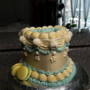Organic Non dairy 6” 3 layer vintage cake ( LOCAL PICKUP ONLY)