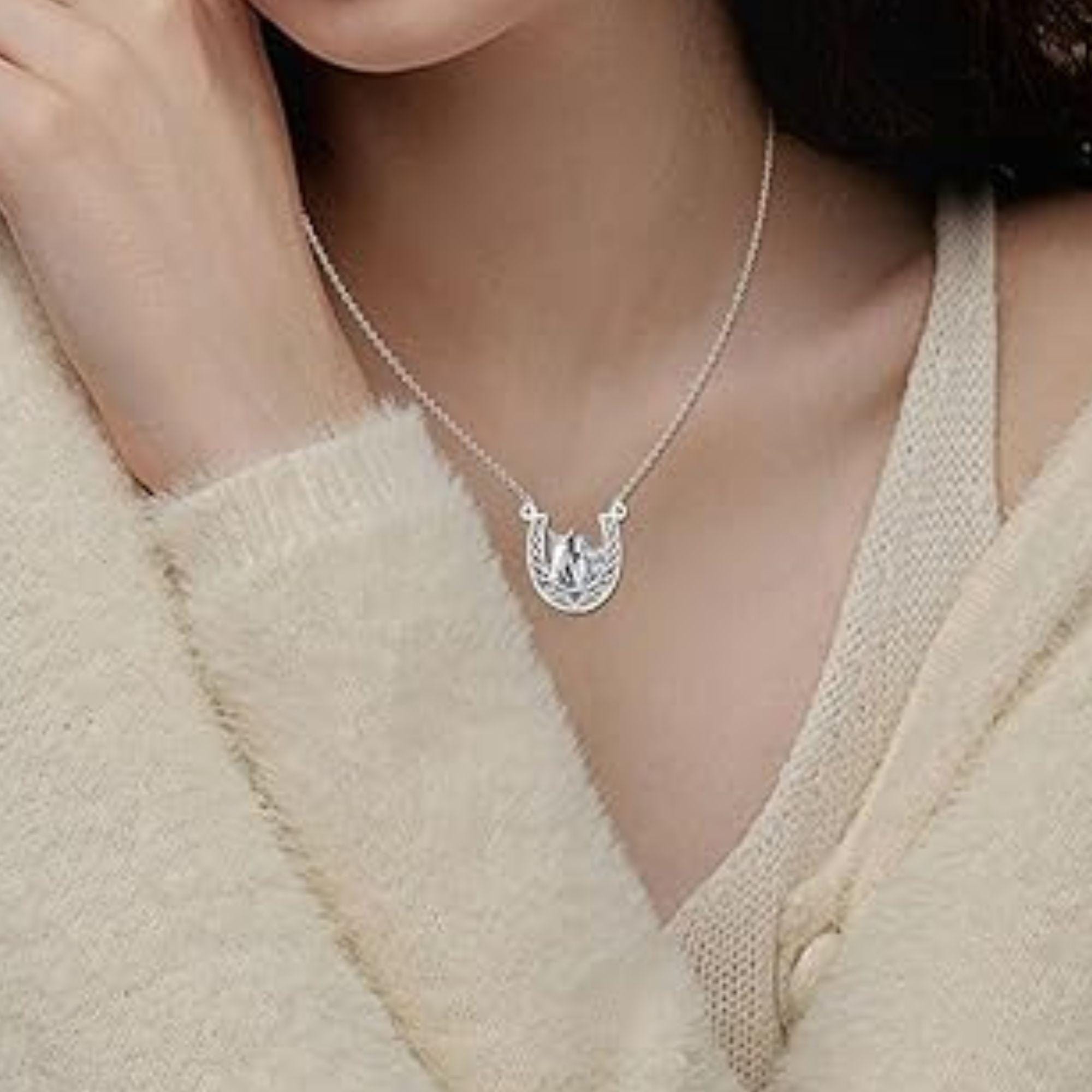 Collana ONEFINITY Con Ciondolo Cavallo Celtico In Argento 925: Nodo E Simbolo Equestre
