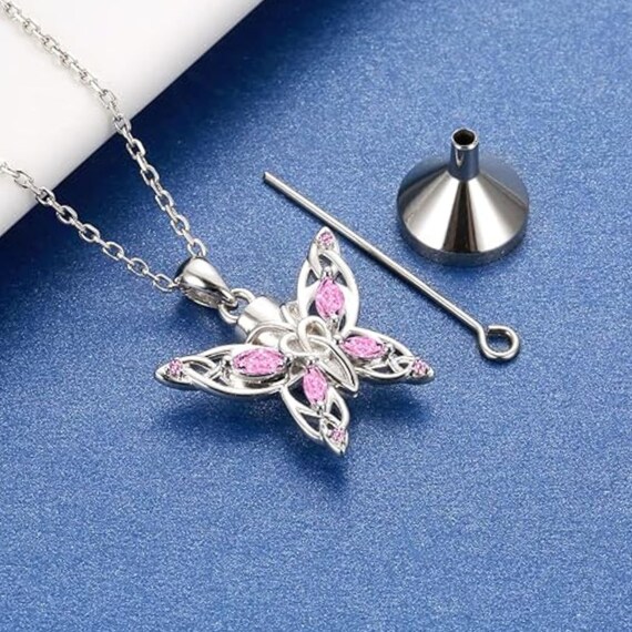 Collana Commemorativa Per Ceneri A Forma Di Cuore E Farfalla – Gioiello In Acciaio Inox Con Cristalli Per Ricordo Donna – Regalo Funebre - 3