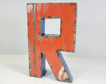 Lettre "R" fabriquée à partir de barils de pétrole recyclés | 22 ou 50 cm | différentes couleurs | Surcyclage | fait main et équitable