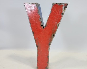 Lettre « Y » fabriquée à partir de barils de pétrole recyclés | 22 ou 50 cm | différentes couleurs | Surcyclage | fait main et équitable