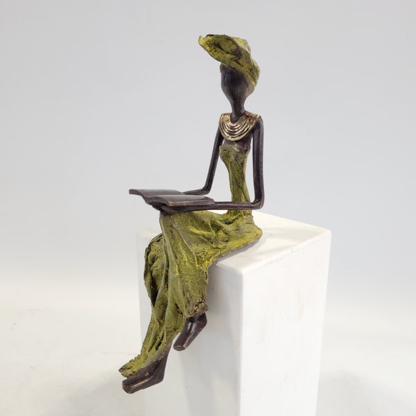 Scultura in bronzo "Femme qui lit" di Hamed Nikiema | 16 o 23 cm| fatto a mano in Burkina Faso
