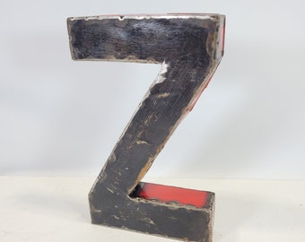 Lettre « Z » fabriquée à partir de barils de pétrole recyclés | 22 ou 50 cm | différentes couleurs | Surcyclage | fait main et équitable