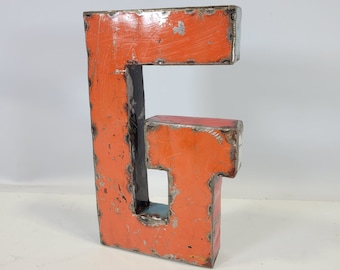 Lettre "G" fabriquée à partir de barils de pétrole recyclés | 22 ou 50 cm | différentes couleurs | Surcyclage | fait main et équitable