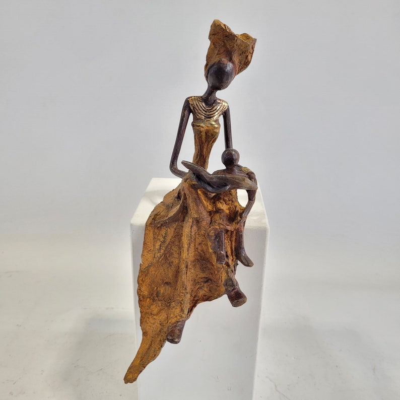 Bronzen beeld Femme qui lit van Hamed Nikiema 16 of 23cm handgemaakt in Burkina Faso afbeelding 10