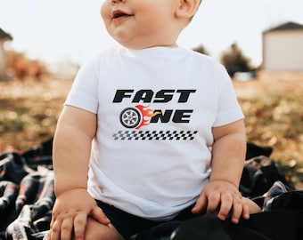 Camicia veloce per un compleanno, camicia per il 1° compleanno, camicia di compleanno personalizzata per la famiglia, primo compleanno ragazzo, vestito per il 1° compleanno, festa in auto da corsa