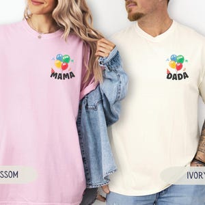 Es macht Spaß, ein Geburtstagsfamilien-Shirts zu sein, Ballon-Geburtstags-Mamma-Dada-T-Stück, personalisierter erster Geburtstag passender Komfortfarben-Hemd Blossom
