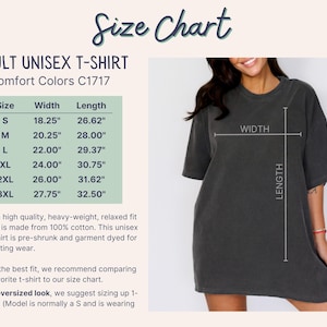 Pu&ograve; includere: Tabella delle taglie per una t-shirt unisex con misure in pollici. La tabella mostra la larghezza e la lunghezza della t-shirt nelle taglie S, M, L, XL, 2XL e 3XL. Il testo dice "Adult Unisex T-Shirt Comfort Colors C1717".