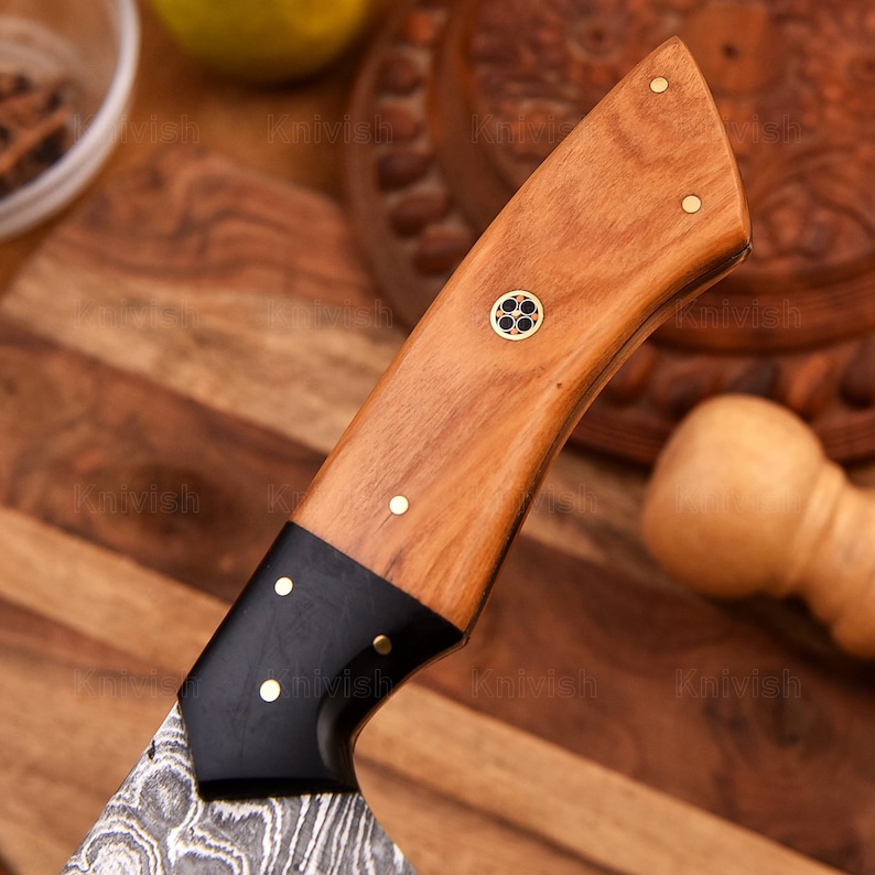 chef’s knife 
Chef’s knife slicing vegetables Meat Cutting Fruit Cutting 8-inch chef’s knife chef’s knife used for meal prepration A high-quality knife stays sharp longer and sharpens easily.15°–20° edge angle
Wüsthof Shun Miyabi, Global MAC Victorinox, Tojiro, Mercer Imarku, Cuisinart Forged Blade Stronger better balance more durable chef knife kitchen knife professional chef knife cooking knife kitchen essentials culinary tools chef tools kitchen gear high-quality knife stainless steel knife