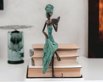 Bronze sculpture &quot;Femme qui lit&quot; by Karim Sana | various sizes and colors