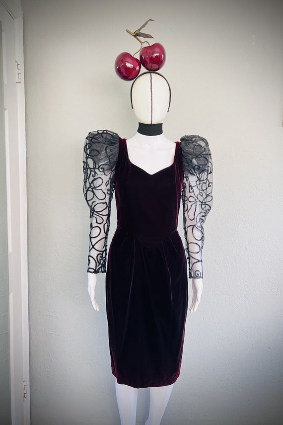 1980's Puff Sleeve Black-Cherry Velvet Sweetheart 