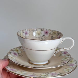 Vintage Paragon “Violacia” Fine Bone China Trio – Tea Cup, Saucer & Tea Plate – Made in England