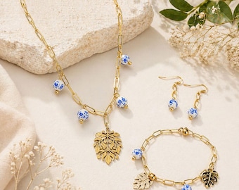 Conjunto de joyas doradas con cerámica azul, collar, pulsera y aretes, Set elegante de joyería dorada con detalles de cerámica azul