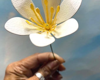 Tallo de flor de plumeria pintado a mano con acuarela sobre papel de acuarela.