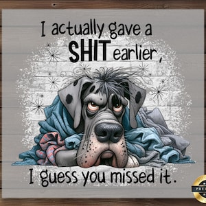 K&ouml;nnte beinhalten: Eine humorvolle Illustration eines Cartoon-Hundes mit traurigem Gesichtsausdruck, umgeben von Decken. Der Text lautet "Ich habe tats&auml;chlich einen SCHEISS gegeben, ich denke, du hast es verpasst."