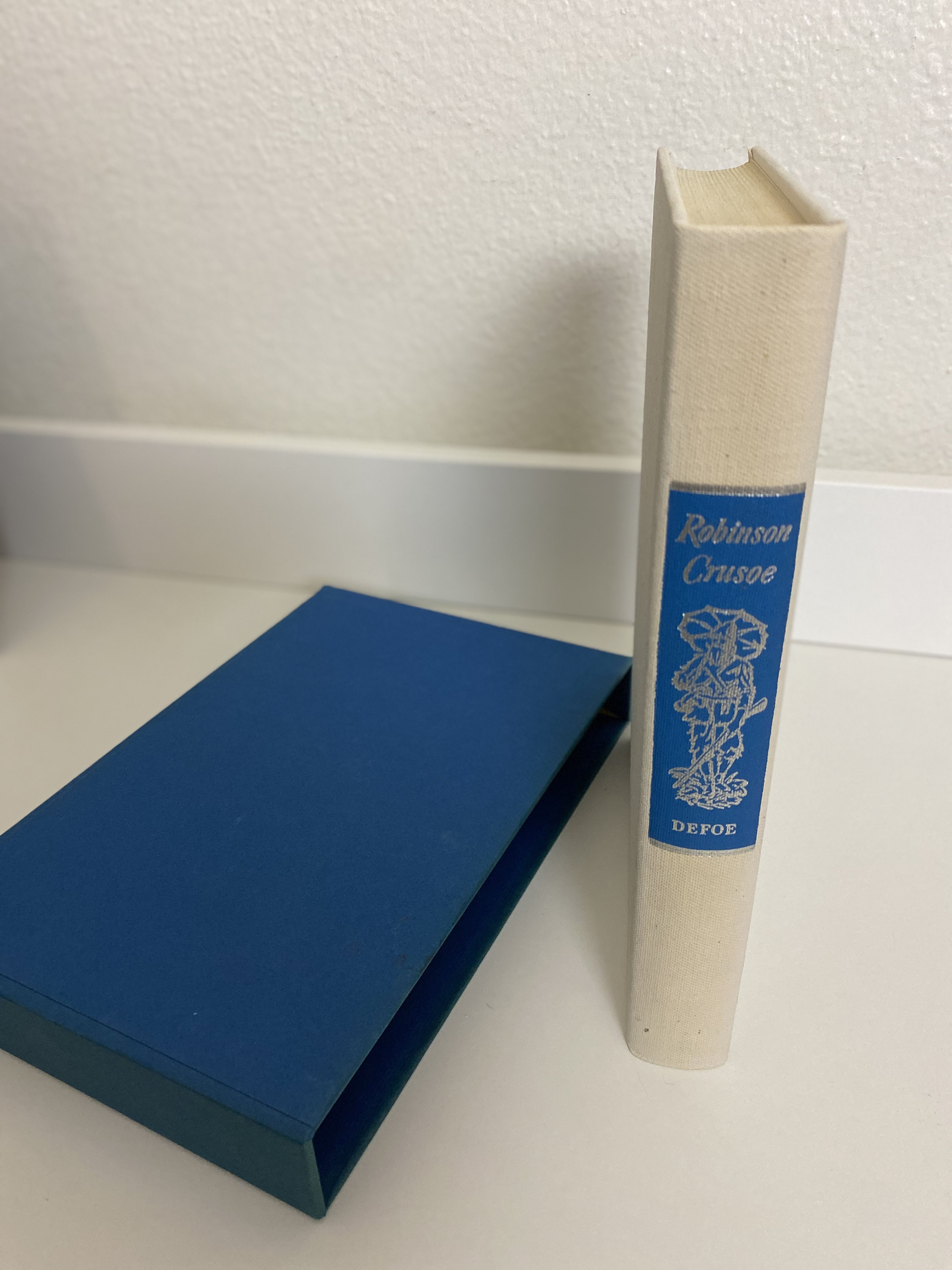 Robinson Crusoe - Daniel Defoe - Illustrated Hardcover - Heritage Press ...