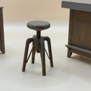 Archivos STL 3D para taburete ajustable con mecanismo de tornillos para madera - Escala 1:12 para impresión 3D - Licencia comercial