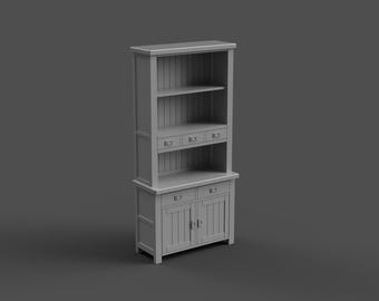 Può includere: Una credenza in legno grigio con una sezione superiore con ripiani aperti e una sezione inferiore con ante e cassetti. La credenza è di colore grigio chiaro e ha un design tradizionale.