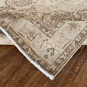 Tappeto in lana beige marrone 7x9: stile persiano vintage, fatto a mano
