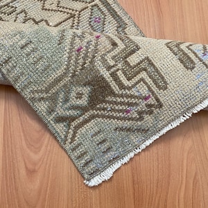 Beige Pink Turkish Vintage Rug , Beige Handmade Turkish Door mat, Bathroom Vintage Turkish Door mat, Bath Throw Rug, Front mat, 1.3x2.8 Ft
