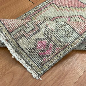1x3 Verblasste Rot Beige Türkische Fußmatte, 1x3 Süßer Rosa Handgefertigter Vintage Teppich, Oushak Badezimmer Küche werfen Eintrag Kinder Wäscheteppich, 1.4x2.7 Ft