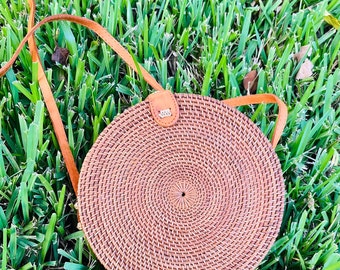 Handwoven Crossbody bag, Rattan Round Bag, Shoulder Leather Straps, Natural Bag
