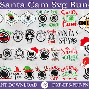 Puede incluir: Un conjunto de 30 archivos SVG digitales con diseños temáticos de Papá Noel con el texto "Santa Cam" en varios estilos. Los diseños incluyen iconos de reno, elfo y cámara de vigilancia.