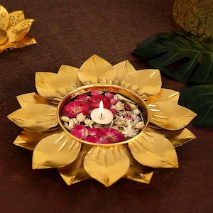 Juego de cuencos Urli dorados hechos a mano: decoración india de girasol y pavo real