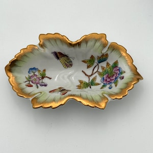 Vintage Herend Queen Victoria Nut Bowl 7724, Handpainted Porcelain, Gold Accent