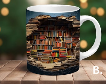 Op de afbeelding: Witte keramische mok met een kleurrijk beeld van een boekenkast vol boeken, alsof de boeken achter een gebroken muur zitten. De mok heeft een zwarte rand en een zwarte handgreep.