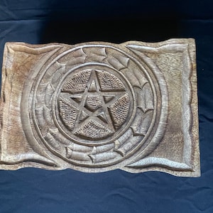 Pentacle Wooden Chest – Hand-Carved 9x6x4 Velvet-Lined Box for Crystals, Tarot, Altar Tools & Witchy Keepsakes