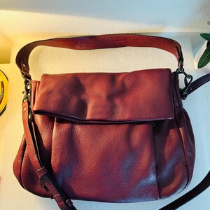 Aimee Kestenberg Damen Crossbody Handtasche Burgundy Weiche Leder Geldbörse