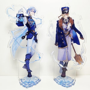 以下が含まれることがあります： アニメスタイルのキャラクターが描かれた2つのアクリルスタンド。一方はランタンを持ち、青と白の衣装を着ています。もう一方は青いコートを着てシャベルを持っています。どちらも装飾的なベースの上に立っています。