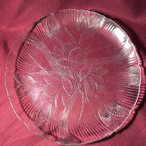 Vintage Arcoroc Canterbury Crocus Plate, 11”, Glass