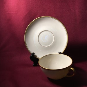 Tasse en teck et soucoupe franciscaine vintage en porcelaine fine, anneau en or 301, blanc avec anneau et anse en or