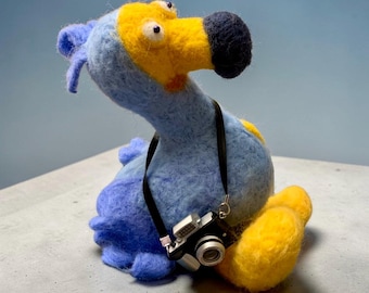 Traveller Dodo Felted Sculpture – Handmade Whimsical Wool Bird with Mini Camera