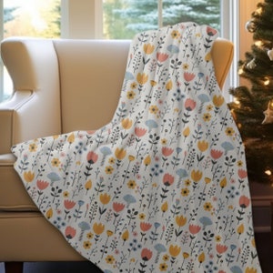 Scandinavian floral blanket Nordic flower throw Floral cozy blanket Modern floral bedding Scandinavian home decor Floral print cozy throw
