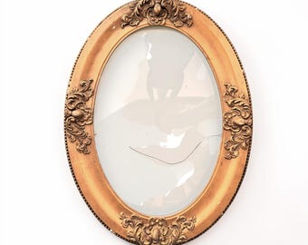 Antique Victorian Gold Gilded Oval Frame — Convex Bubble Glass Portrait Frame