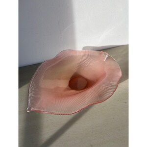 Vintage ‘Laslo for Mikasa pink satin art glass leaf shaped center piece bowl