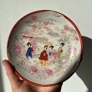 Vintage decorative geisha plate